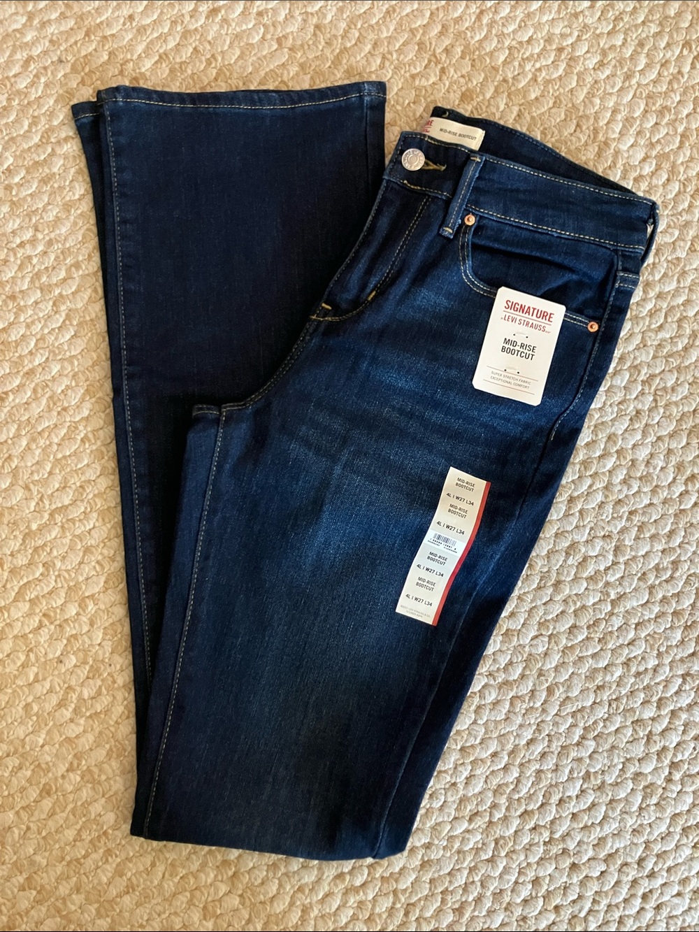 Signature Levi Strauss Mid-Rise Bootcut Jeans